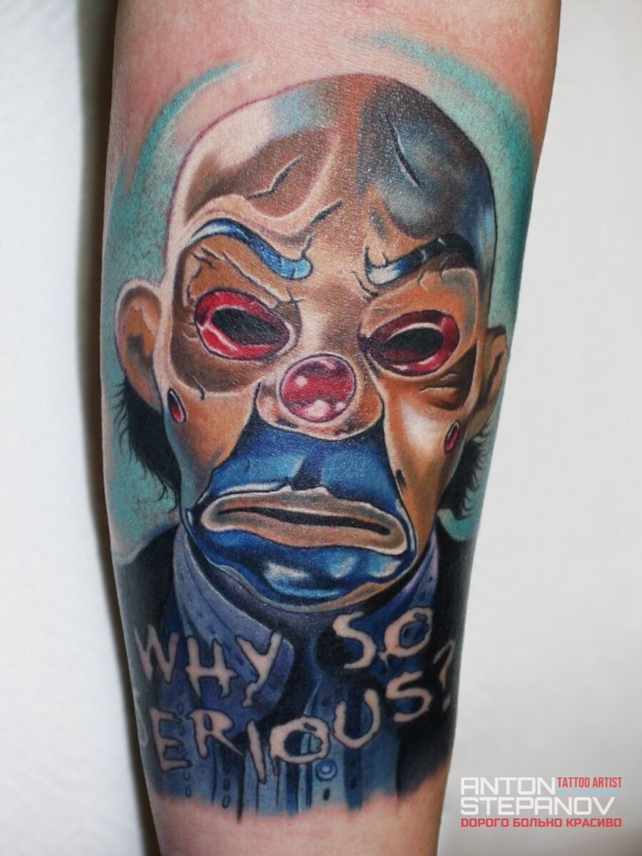Татуировка Джокер в маске клоуна с надписью Why so serious