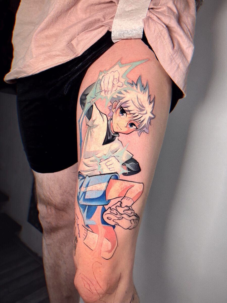 Цветная татуировка Киллуа из аниме Hunter x Hunter на бедре