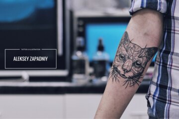 Татуировка на предплечье у девушки - кошка
